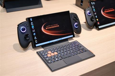 399元起 堪比指甲盖！佰维发布最小的国产miniSSD硬盘：只比TF卡大一点