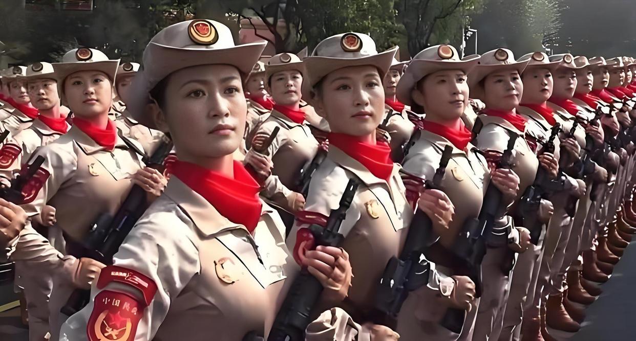 女民兵为啥戴红色丝巾?