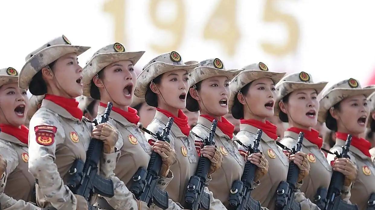 女民兵为啥戴红色丝巾?