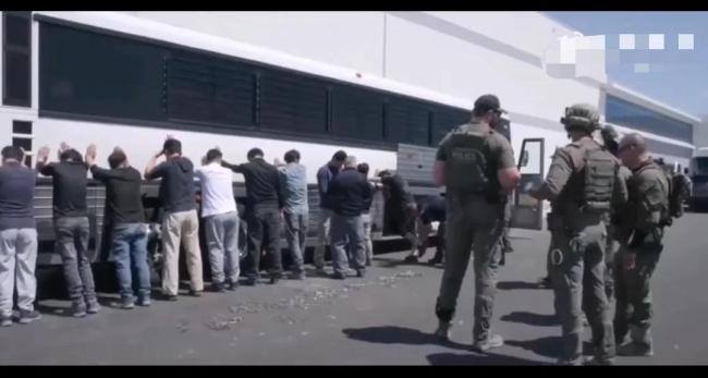 李在明被特朗普啪啪打脸，韩民众在美方基地跳舞摇旗，媒体抱怨