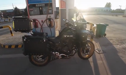 3000公里！银川一小伙骑摩托车到海南上学