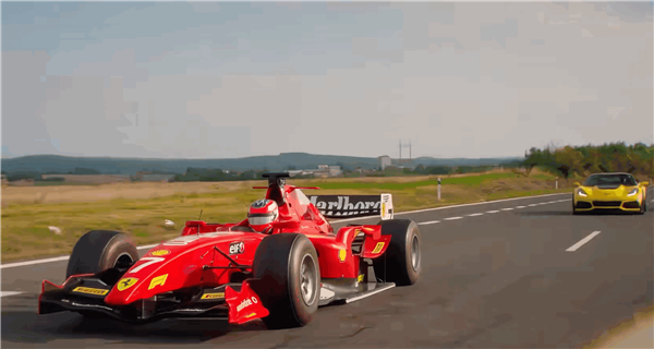 男子开假法拉利F1赛车高速路上飙车 结果被抓