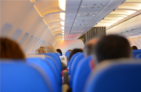 一航班颠簸严重备降石家庄 乘客：好多人被吓哭了-图2