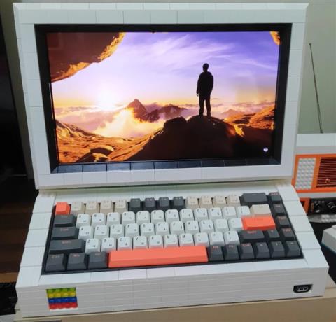 玩家用乐高积木拼出电脑机箱与屏幕：打造独特复古风PC(图6)