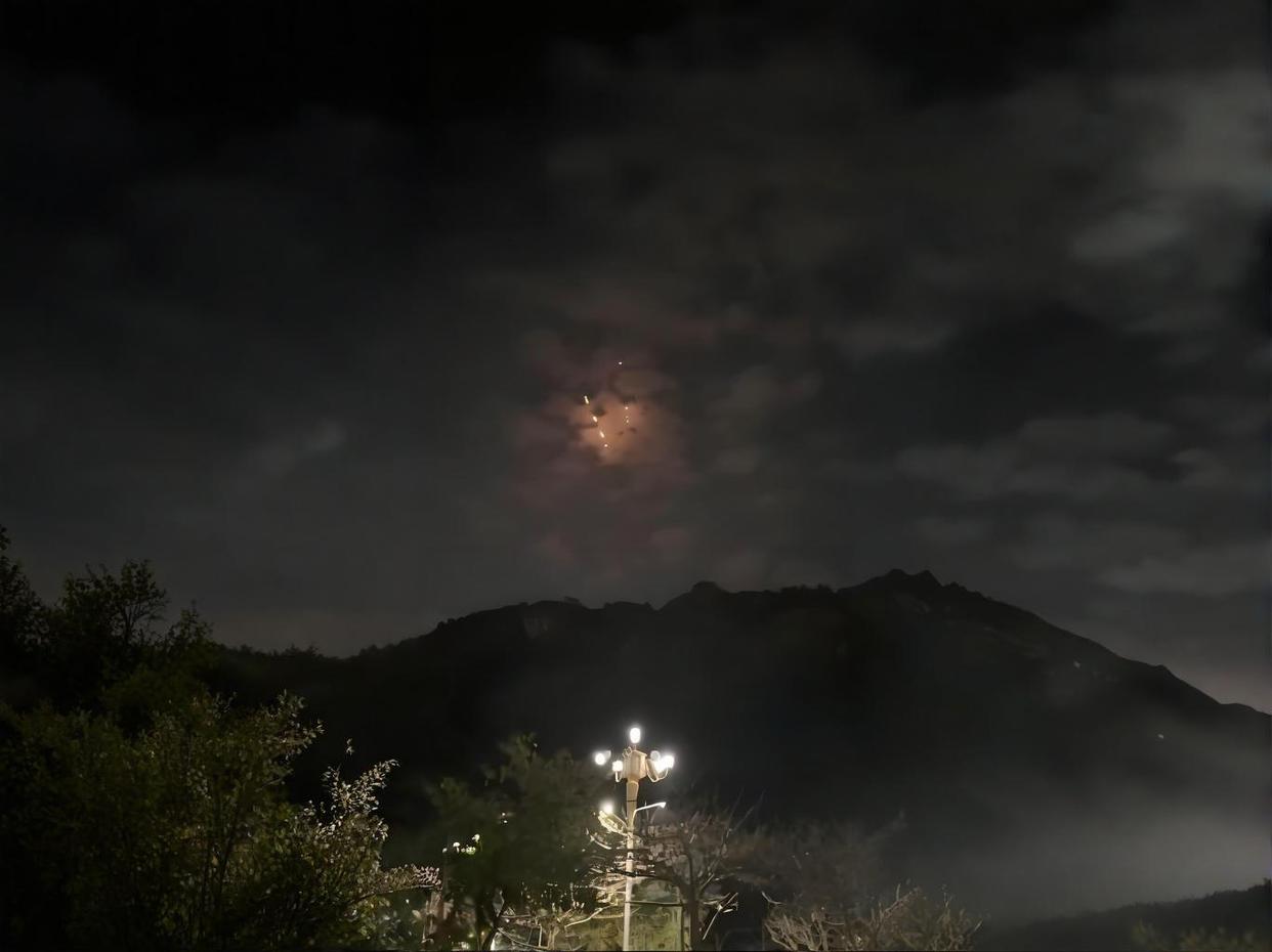 福建多地夜空现不明飞行物