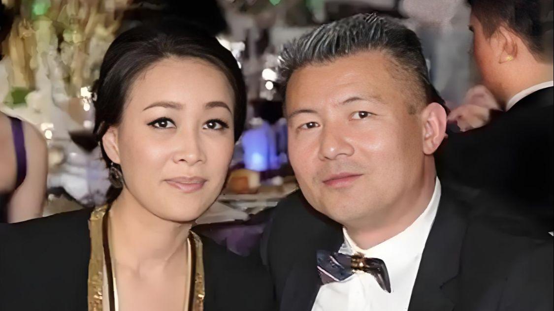 曝那英老公出轨!酒吧与女子十指紧扣亲密依偎