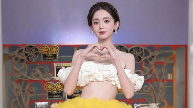 娜扎瘦的骨头根根分明?多数粉丝呼吁健康优先