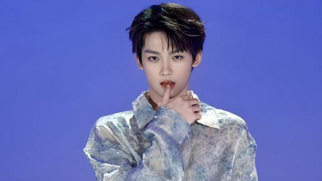 梓渝手指被P没了!粉丝指责不专业审核敷衍