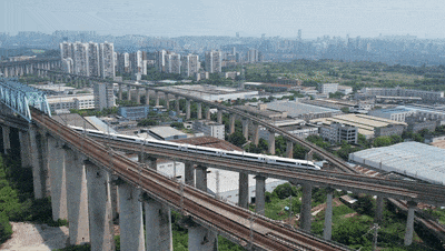 重庆铁路桥惊现第五层!不愧是魔幻8D城市-图5 重庆铁路桥惊现第五层!不愧是魔幻8D城市-图5