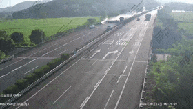 大货车紧急避让致30吨钢卷倾泻高速 这种情况小汽车不负全责-图1 大货车紧急避让致30吨钢卷倾泻高速 这种情况小汽车不负全责-图1