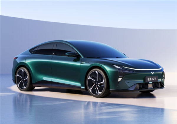 自媒体向极越前CFO道歉:称其携带账本跑路新加坡纯属谣言-图2 自媒体向极越前CFO道歉:称其携带账本跑路新加坡纯属谣言-图2