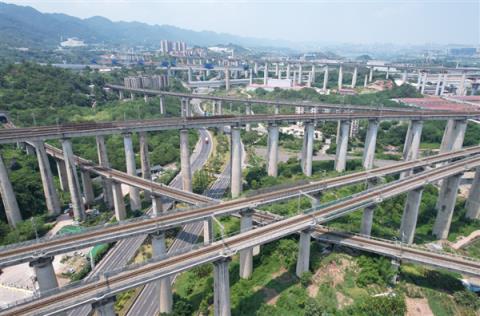 重庆铁路桥惊现第五层！不愧是魔幻8D城市(图2)
