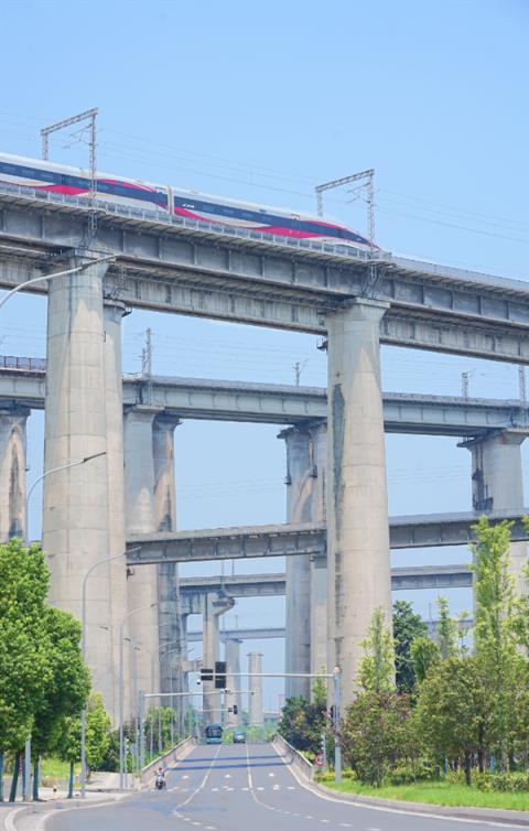 重庆铁路桥惊现第五层！不愧是魔幻8D城市(图4)