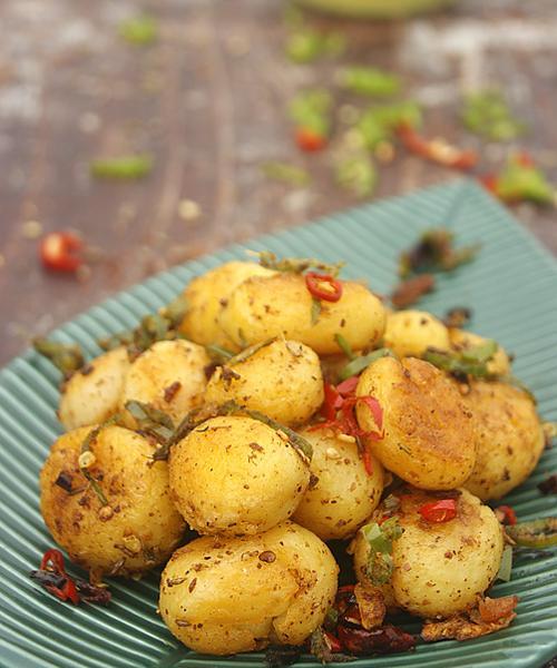 孜然黑胡椒迷你小土豆的做法是什么？如何制作美味的小土豆？