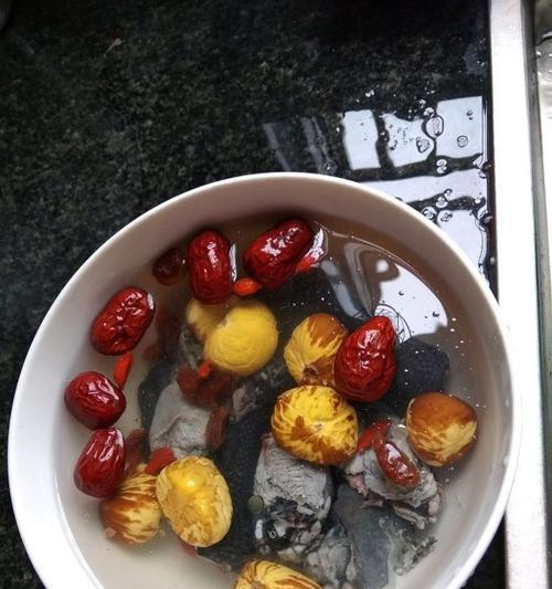 蒸乌鸡的做法是什么？如何蒸出鲜嫩多汁的乌鸡？