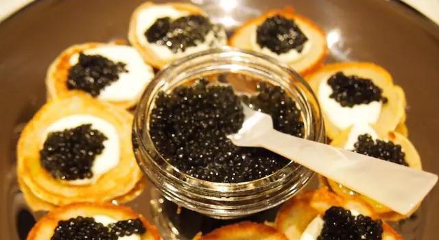 鱼子酱饭包怎么做？步骤和技巧有哪些？