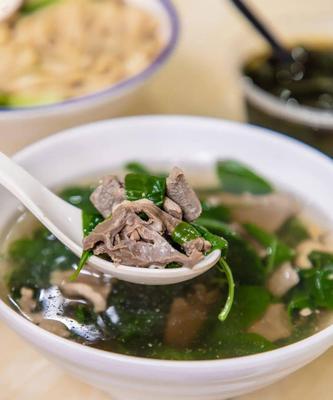 鱼丸芥菜猪杂汤怎么做？步骤和技巧有哪些？