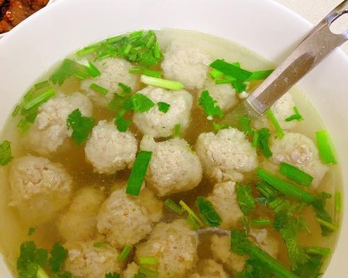 鱼丸汤粉怎么做？步骤和技巧是什么？