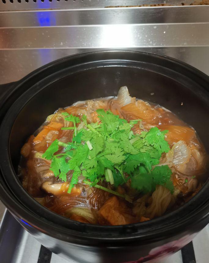 白菜炖豆腐的家常做法（五花肉炖豆腐白菜家常做法）