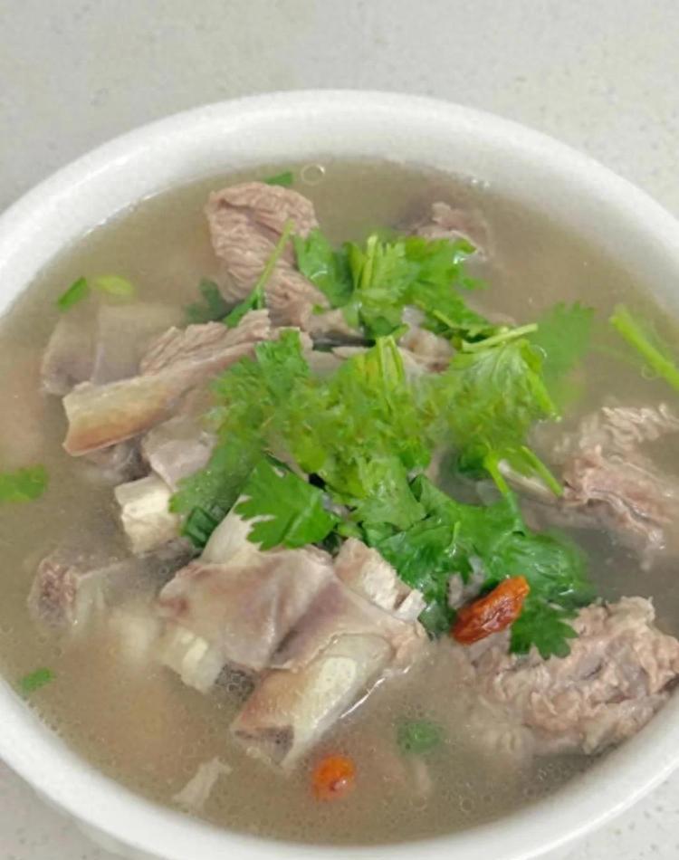 羊肉汤的做法（家常炖羊肉的正确方法）
