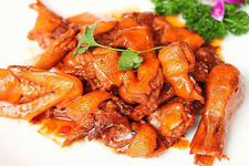 红烧鸭子的做法（鸭子红烧做法炖什么）