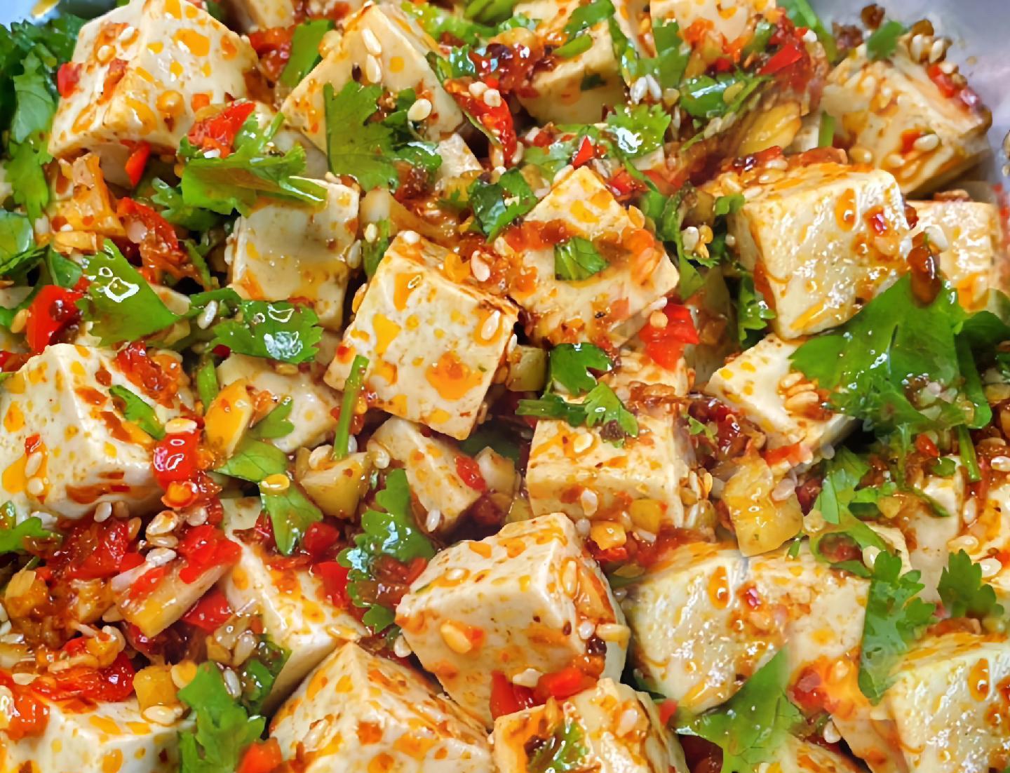 小葱拌豆腐的家常做法（拌豆腐家常做法小葱怎么做）