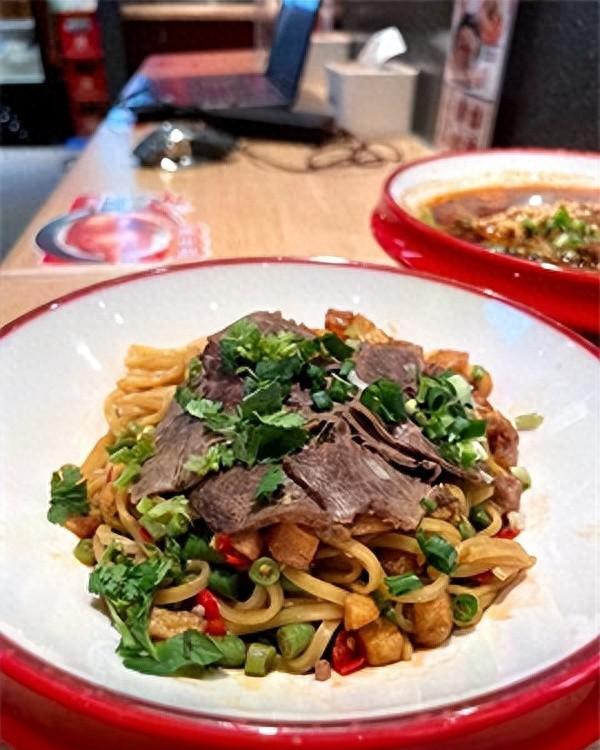 拌面怎么做简单又好吃（超简单的拌面）