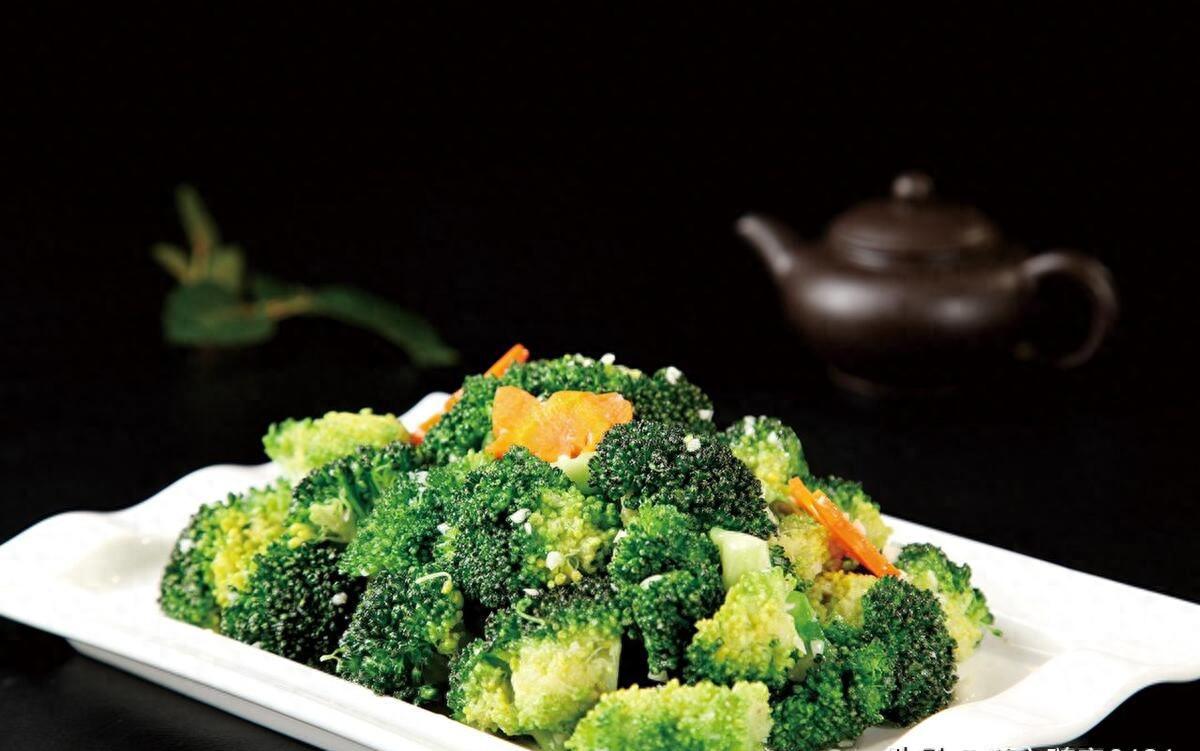 蒜蓉西兰花的家常做法（蒜蓉西兰花食谱）