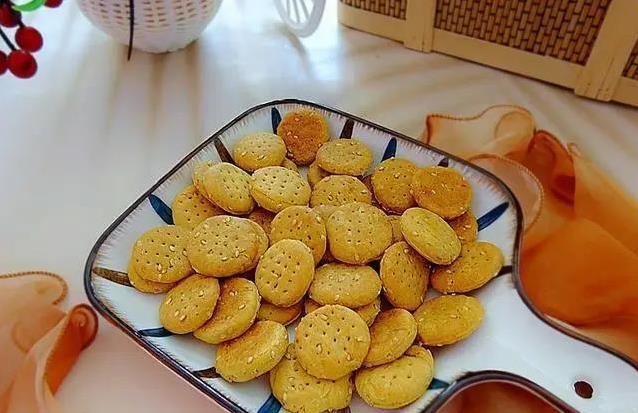 厨房小白秒变烘焙达人，10分钟芝麻饼干出炉，健康又省钱？