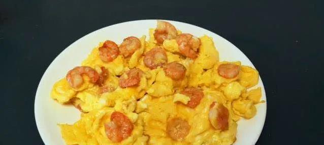 虾仁滑蛋5分钟上桌，简单一炒鲜嫩无比，孩子抢着吃光盘