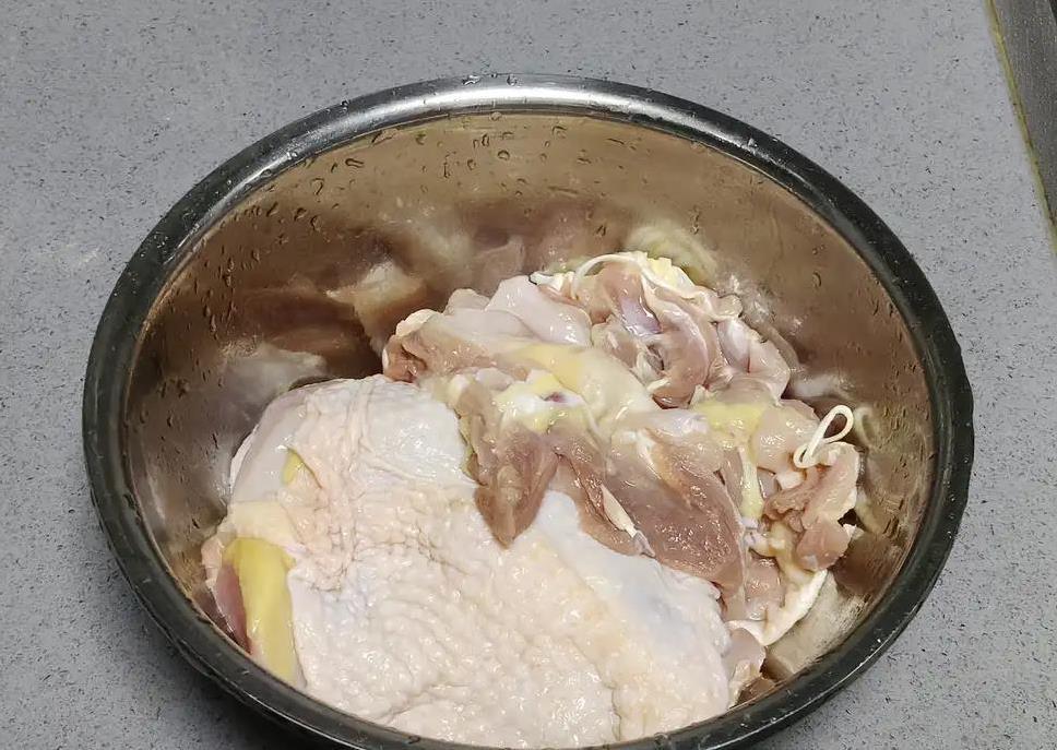 鸡腿这么做香疯了，3步出锅嫩到爆，孩子抢吃2碗饭！