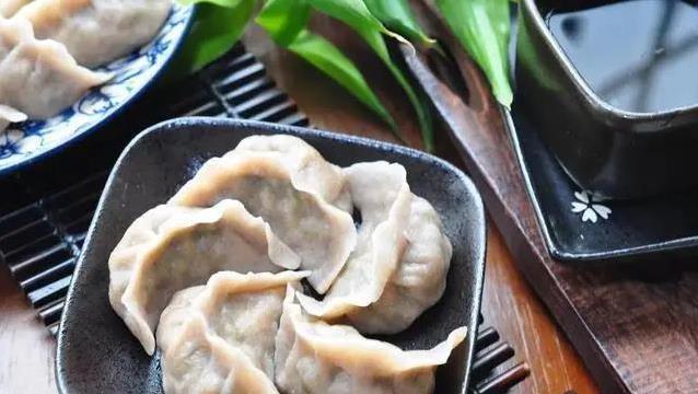 雪菜肉饺香翻全家，3个步骤锁住鲜味，你家这样做过吗？