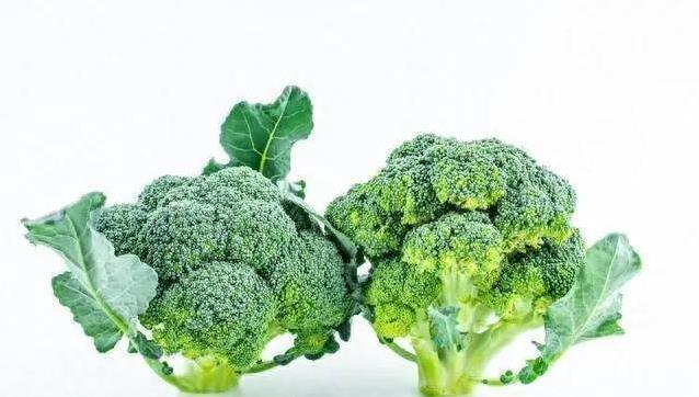 西兰花比胡萝卜更护眼，10元3斤营养爆棚，孩子吃了长得壮