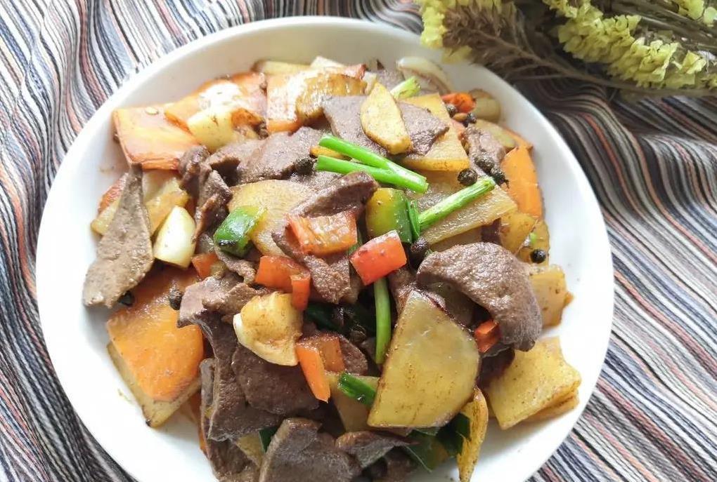 猪肝炒土豆简单做，营养翻倍孩子爱吃，你家常备吗？