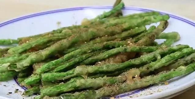 炸豆角总软塌塌？学会这3招，秒变饭店级酥脆！