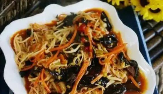 金针菇不只涮火锅，10分钟做鱼香味，鲜美下饭全家抢
