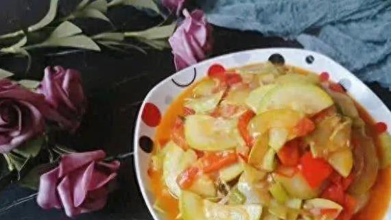 10分钟炒出香喷喷番茄西葫芦，家常菜秒杀大厨，邻居敲门来蹭饭