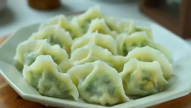 黄瓜鸡蛋饺子清爽爆棚，3步做出全家抢着吃，韭菜馅靠边站