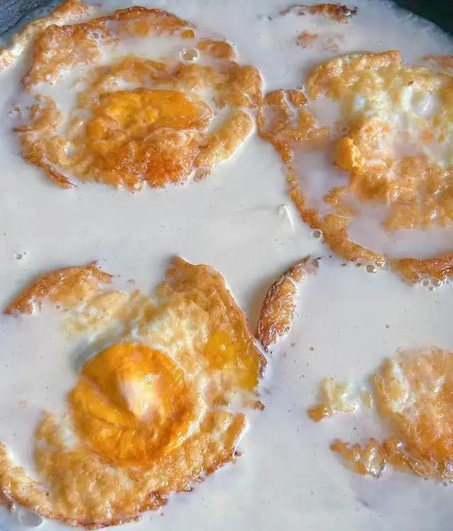 鲫鱼汤这样做，鲜到舔碗，鱼刺变硬菜全家抢着吃