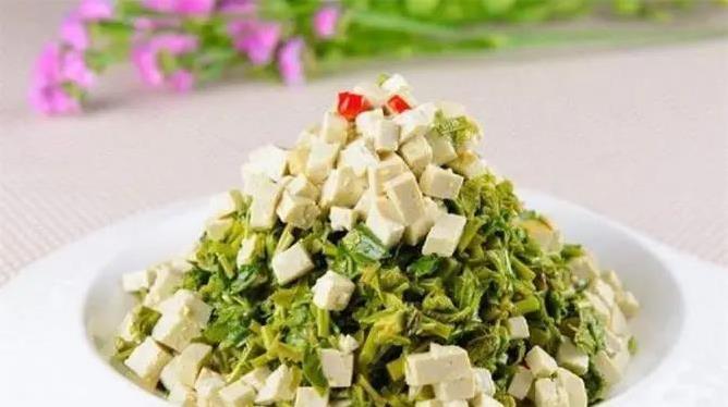 香椿拌豆腐十分钟上桌，清香扑鼻，邻居都来问秘方