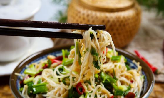 金针菇被称为智力菇，但是为什么胃消化不了金针菇？