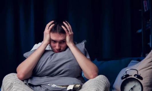 失眠的原因有哪些？吃什么有助于提高睡眠质量