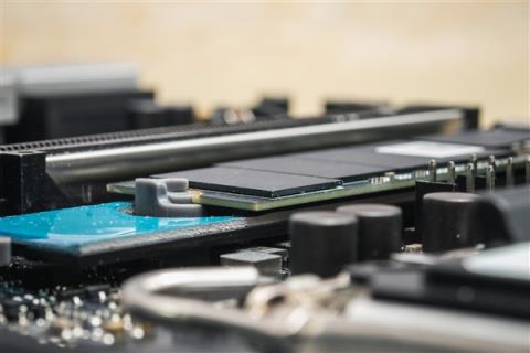 每秒1亿IOPS！铠侠与NVIDIA联手：比传统SSD快近百倍的固态硬盘要来了 直连GPU