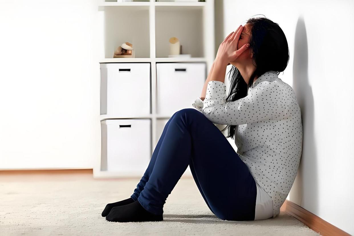 00后男子怀疑女友出轨?拔掉她8颗牙