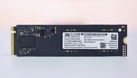 新一代X4-9070闪存的雷霆之威！长江存储PC4501TBSSD评测：性能全方位提升 不用散热片也能发挥最强性能