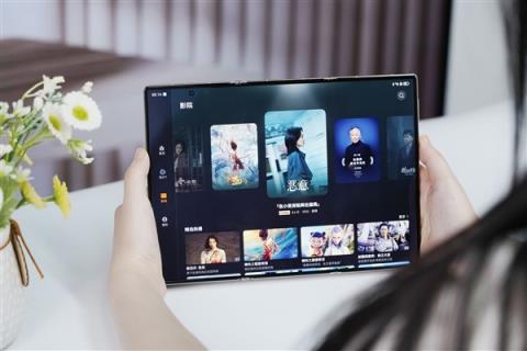 全球第2款三折叠！华为MateXTs非凡大师图赏(图4)