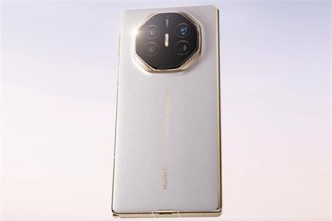 唐国强等多位明星用华为新三折叠屏批奏折 网友：对味了