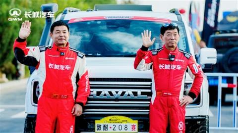 真车圈老炮！61岁的魏建军驾驶哈弗H9 亲自参加敦煌拉力赛(图2)