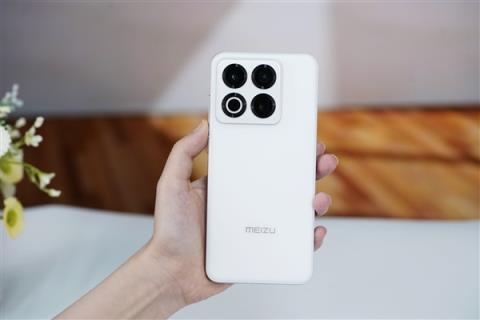 行业唯一四等边白面板！魅族22图赏(图8)