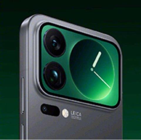 全面对标iPhone17！小米17系列外观曝光：后置镜头模组带屏幕(图3)
